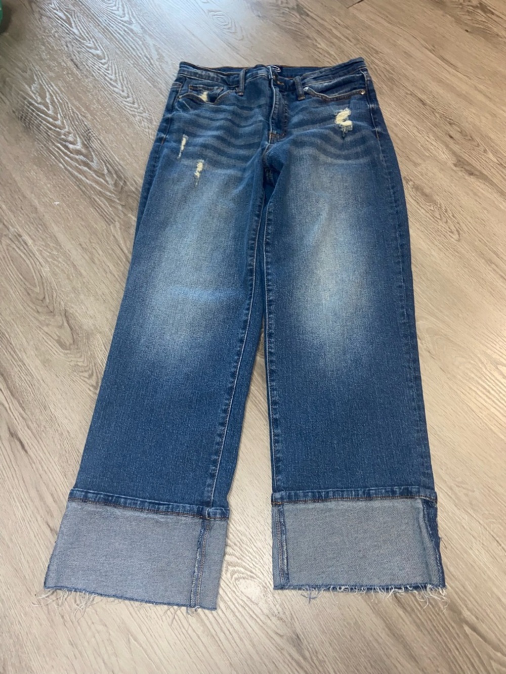 Wide-Leg Cuffed Women's Jeans in Medium Blue